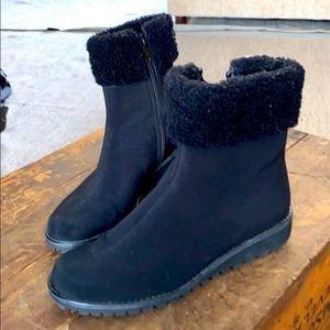 Stuart Weizman gore-tex shearling cuff 7.5 boot